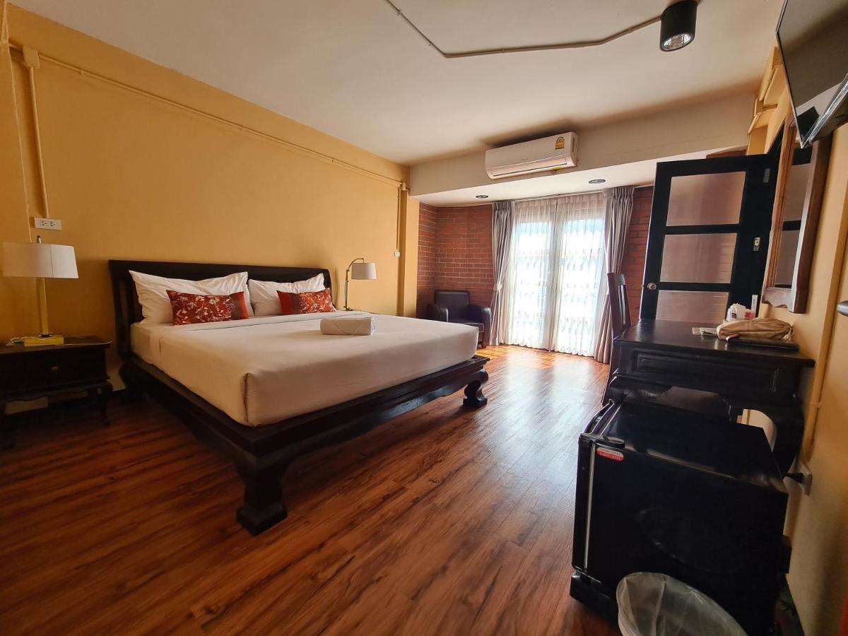 The 8 Factory Hotel Phitsanulok Exterior photo