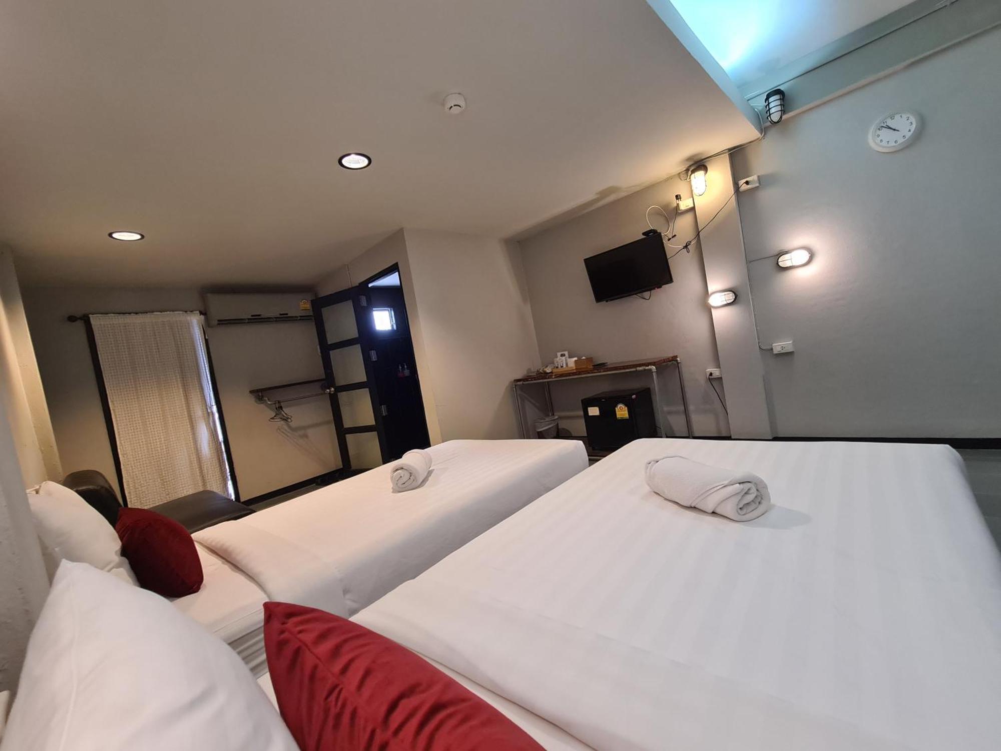 The 8 Factory Hotel Phitsanulok Exterior photo